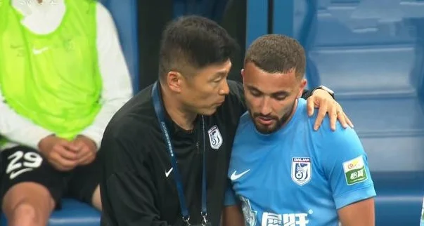 1-0，朱鹏宇制胜进球，大连英博结束主场两连败 费煜出场完美谢幕相关图二