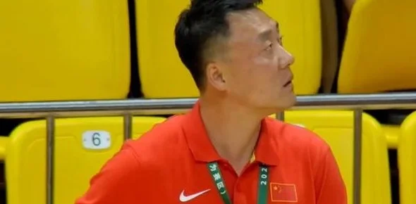 国青输埃及U23！郇斯楠朱正回暖，张博源+2后场迷失，进攻无战术