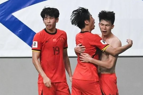 国足1-0巴林被质疑作弊，点球判罚与推搡背后的真相探寻相关图六