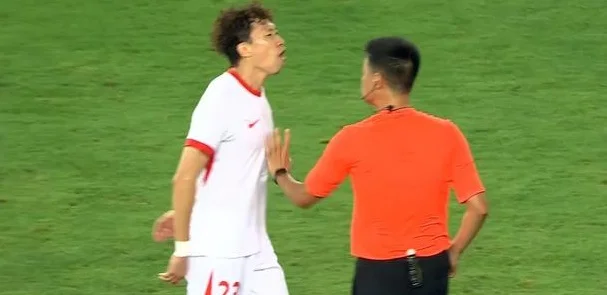 海牛后防送大礼，三镇2-0拼下保级战，李霄鹏苦笑 一只脚踏入中甲相关图三