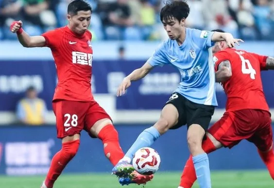 1-0！大连险胜，终结中超3场不胜，梅州陷入困境：惨遭6连败相关图二