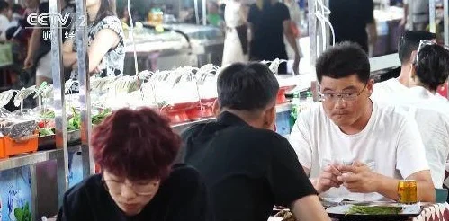 “拉歌”“玩梗”热度不断！“苏超”带火连云港“夜经济”相关图五