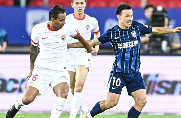 2-0！武汉终结3场不胜，李霄鹏毫无办法：14场8负，排名倒数第2相关图二