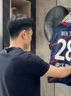 温天鹏谈180万年薪：突然有钱后不成熟，想用奢侈品包装自己