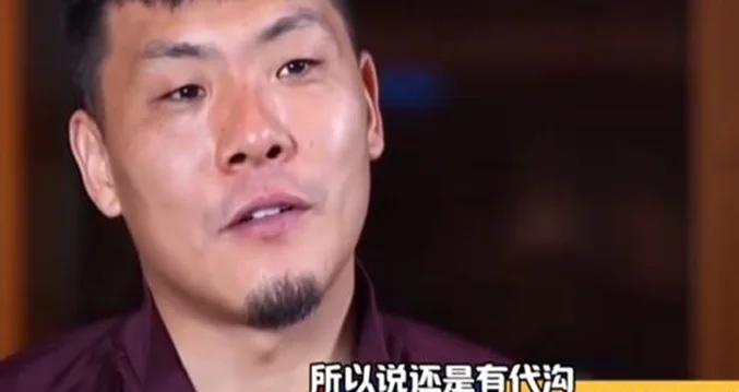 王大雷：王钰栋只比我儿子大六岁，希望大家对队内年轻人能宽容一点相关图四