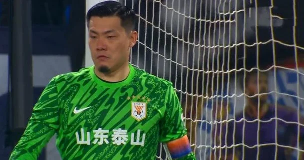 0-1，泰山队排名被津门虎反超，王大雷扑点 于根伟一招鲜重出江湖相关图三