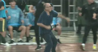浙江队疯狂一战！弗兰克读秒绝平，33955人见证，800场连创纪录相关图四