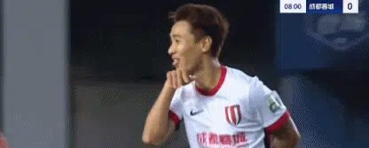 韦世豪轰世界波！长途奔袭单刀1挑2，媒体人：伊万只会让他传中相关图三