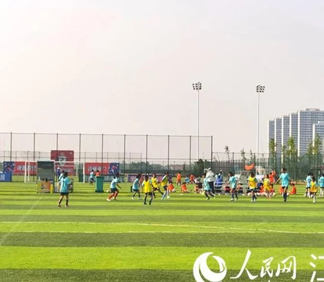 “苏超”三连胜背后，南通“藏”着一家足球青训基地相关图二