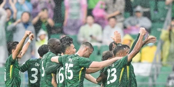 2-1！中超夺冠热门诞生，塞蒂恩神了：13场不败，狂揽29分相关图三