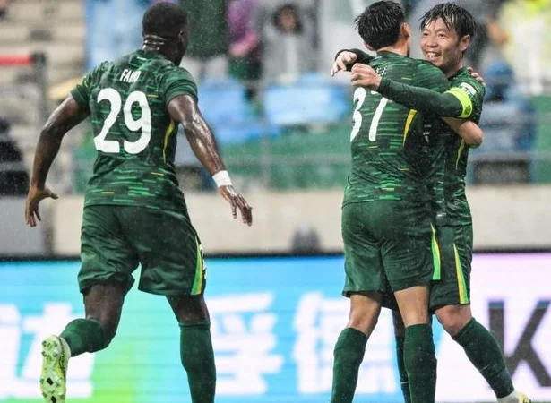2-1！中超夺冠热门诞生，塞蒂恩神了：13场不败，狂揽29分相关图二
