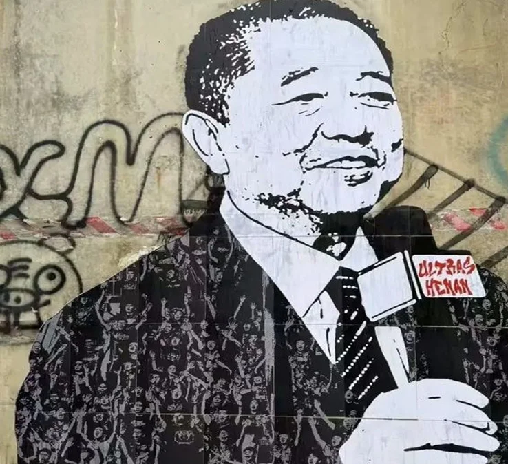 争议？极端成都球迷涂抹胡葆森画像+喷侮辱话语！河南队官方谴责