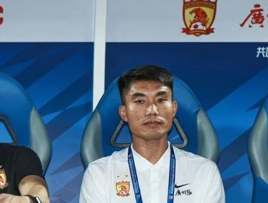 好事！韩媒：44岁郑智有望担任国足临时主帅，出战东亚杯！相关图二