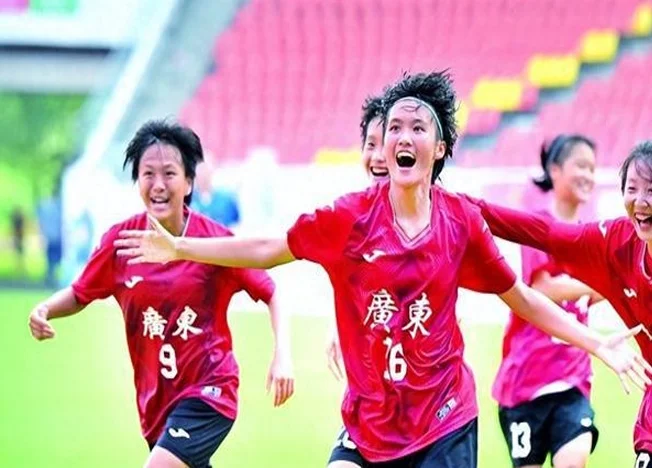十五运会女足18岁以下组比赛在肇鸣哨 大湾区运动之城 澎湃千年文脉