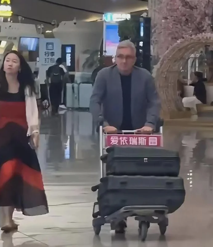 炸裂！伊万执教475天狂揽1500万，下家曝光，国足新帅又添一热门