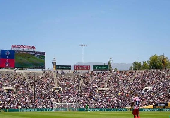 8万人见证！世俱杯夺冠热门杀疯了：4-0碾压局，年度105球相关图二