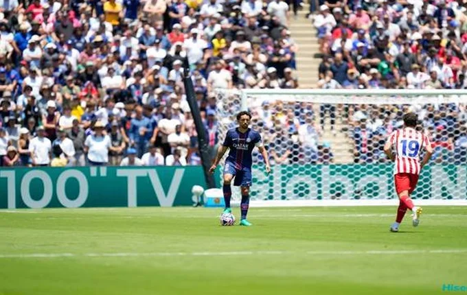 一场4-0令8万球迷嗨翻了天！韩国球星进球，阿根廷铁帅跪地抱头相关图二