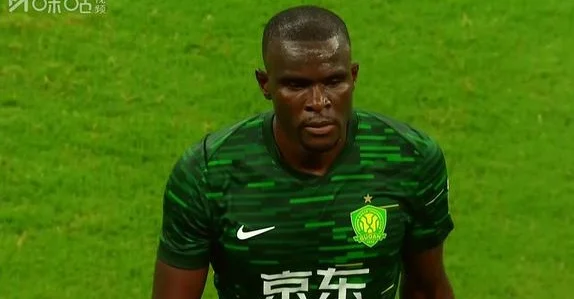 1-0！中超积分榜榜首易主，国安力压申花登顶，有望夺半程冠军