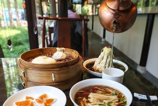 江苏人踢球太离谱！历史书都看傻了，解码“苏超”魔幻地域梗！相关图二