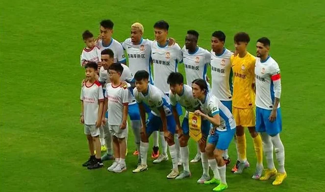 1-0，国安苦战登顶中超榜首，恩加德乌造乌龙 邵佳一半场战术够凶相关图二