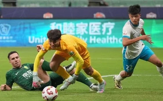 国安小胜青岛西海岸登顶中超 完美球市+出色战绩造就国安相关图二