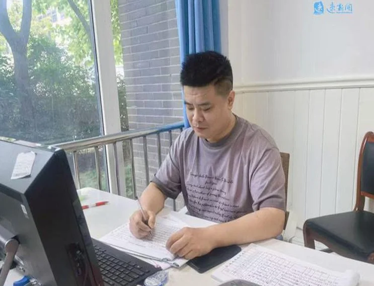 “苏超”燃激情！走进宿迁球迷心中的那片“绿茵”相关图三
