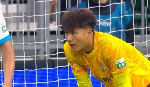 1-0，国安苦战登顶中超榜首，恩加德乌造乌龙 邵佳一半场战术够凶相关图五