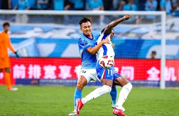中超乱了！申花官宣：11球6助前锋重伤，缺席4个月，恐退出争冠