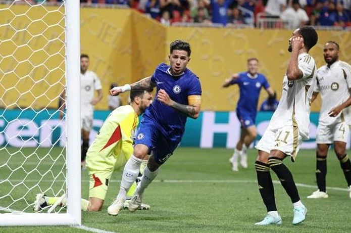 2-0！1.2亿先生哑火，新援首秀送助攻，恩佐闪耀，切尔西开门红相关图七