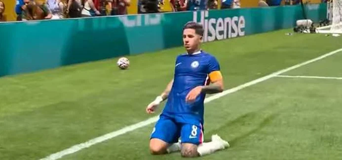 世俱杯2-0！阿根廷巨星握拳怒吼激情滑跪，孙兴慜前队友呆若木鸡相关图二
