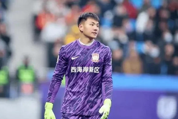 李昊2秒3神扑！媒体人集体点赞：去国足接班三老，未来竞争一门