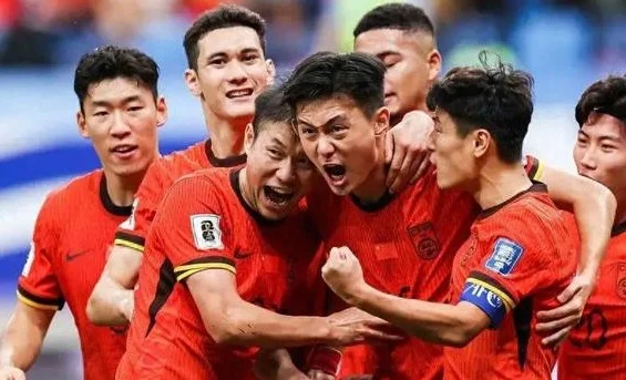媒体人力挺国足拿高薪：国脚20年前干了傻子干的事 中国地大物博相关图二