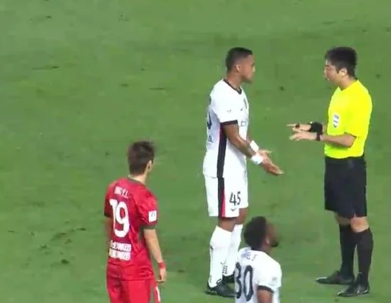 1-0！河南“无脑进攻”尝恶果，2打1的机会自动降速，U21小将建功相关图三