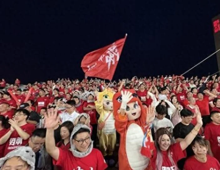 “苏超”常州队主场战南京队引爆“票根经济” 撬动全城消费狂欢