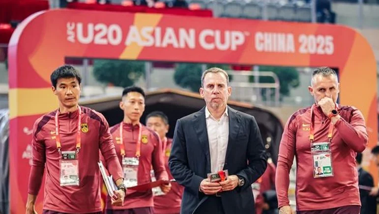 国足救火主帅到位！久尔杰维奇临危受命，多次带国字号进亚洲前8相关图三