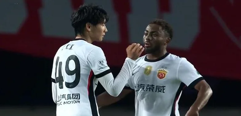 蒯纪闻策动2球，10人海港3-1河南队，紧追争冠集团，阿7浪费机会相关图四