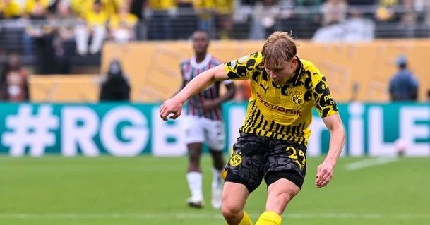 0-0！多特蒙德战平弗卢米嫩塞，科贝尔屡次神扑，小贝林厄姆首秀相关图五