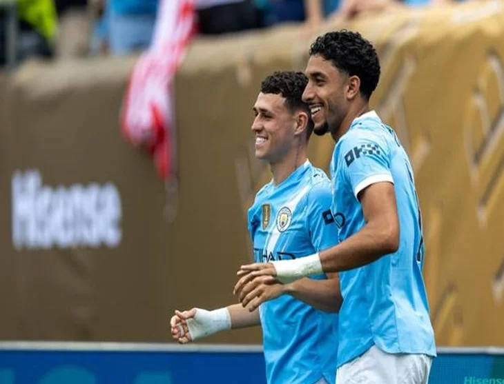 2-0！2-0！英超2强世俱杯首轮全胜，曼城大将“铲脸”犯规吃红牌相关图五