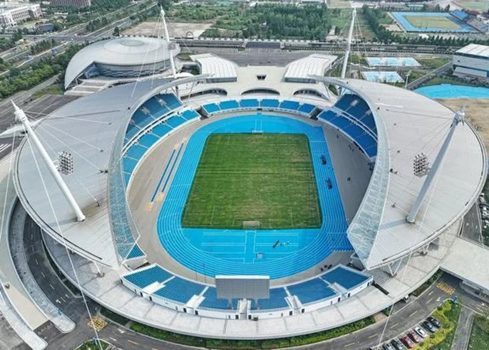 苏超影响力直逼中超，76万人抢一场门票，秒售罄，200多家赞助商