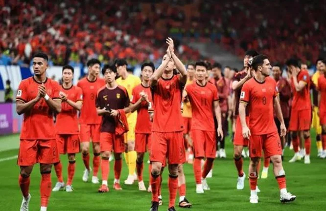 前国脚：国内顶尖球员只赚500万太少！媒体人嘲讽网友：年薪才5万