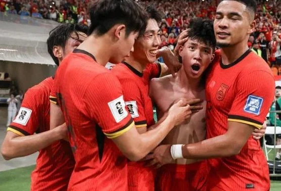 前国脚：国内顶尖球员只赚500万太少！媒体人嘲讽网友：年薪才5万相关图二