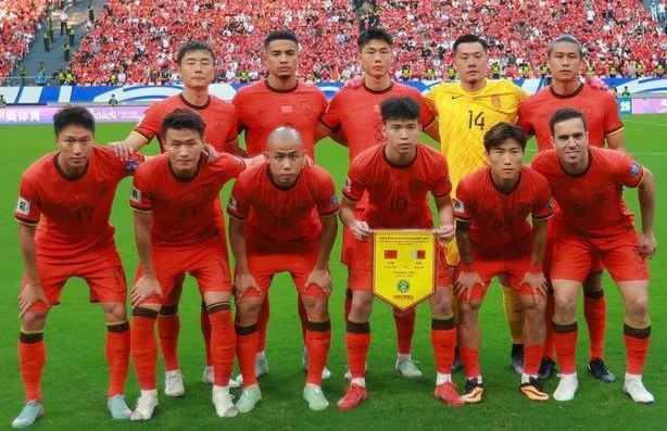 曝19岁蒯纪闻入选国足！上交护照将踢东亚杯，已圈定50人初选名单相关图二