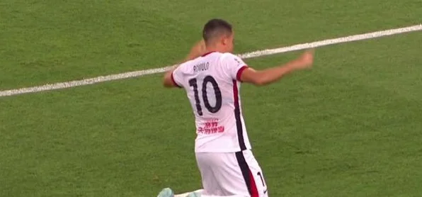 半场1-0！成都队外援“天外飞仙”，在泰山队禁区“玩起了花活”