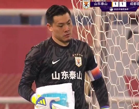 3-1！足协杯首支8强队诞生，蓉城送泰山2连败，崔康熙创耻辱纪录相关图四