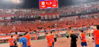 泰山人心散了！仅15人谢场，王大雷缺席，崔康熙又变“崔跑跑”相关图二