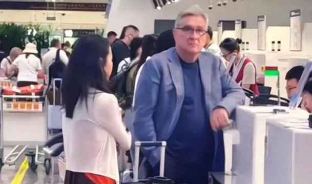 伊万甩掉一帮老油条，单后腰让往返机票变为单程票，足协疑似傀儡