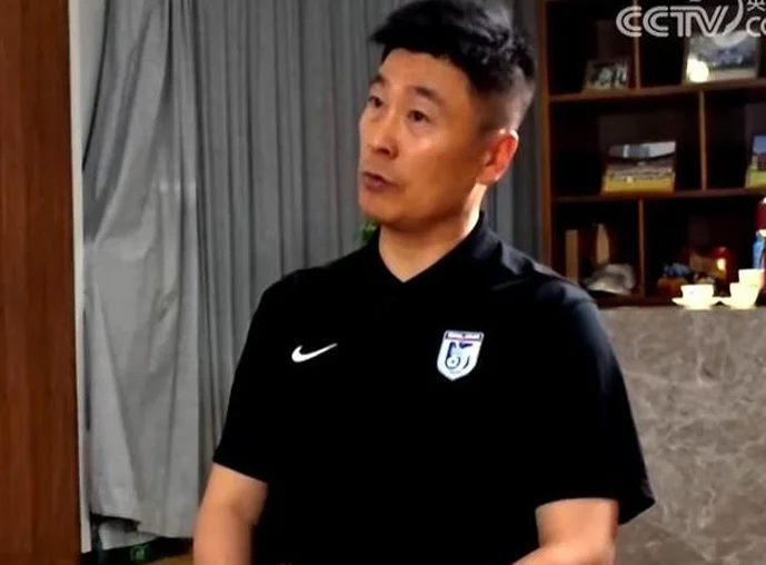 李国旭：大连球员不愿意回来，因为被骂怕了，贝尼特斯都被骂