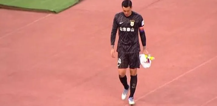 足协杯|“下课，崔康熙”再度响起，但是一切都已经晚了相关图二