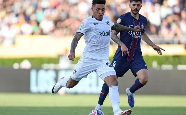 0-1！世俱杯头号冷门：大巴黎轰然倒地，欧冠冠军送对手登顶相关图五