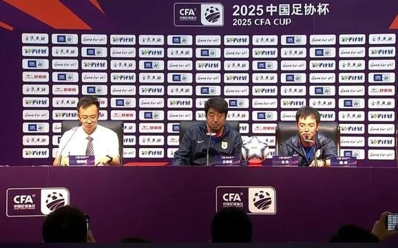泰山人心散了！仅15人谢场，王大雷缺席，崔康熙又变“崔跑跑”相关图四